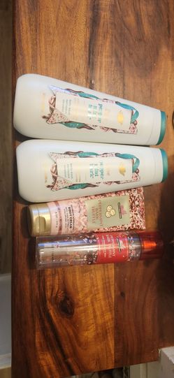 Bodywash, lotion and mist.(Trading  for other scents)
