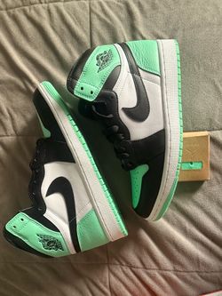 Jordan 1 green glow size 9