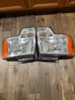 2011 Ford F150 Lariat headlights￼