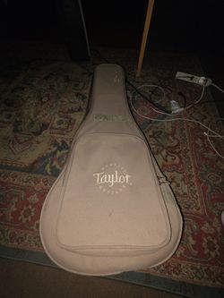 selling Taylor GS Mini Mahogany acoustic guitar its gig bag 