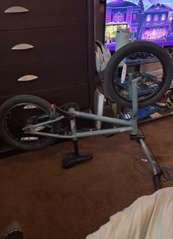Throne 16 inch