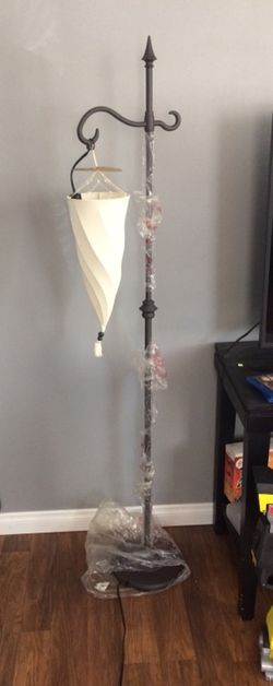 Floor lamp! Must Go!