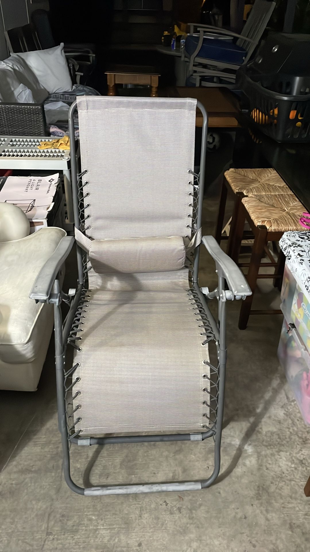 Silla reclinable portátil color beige