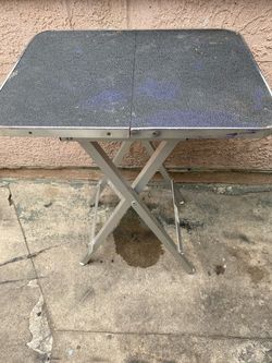 Grooming table