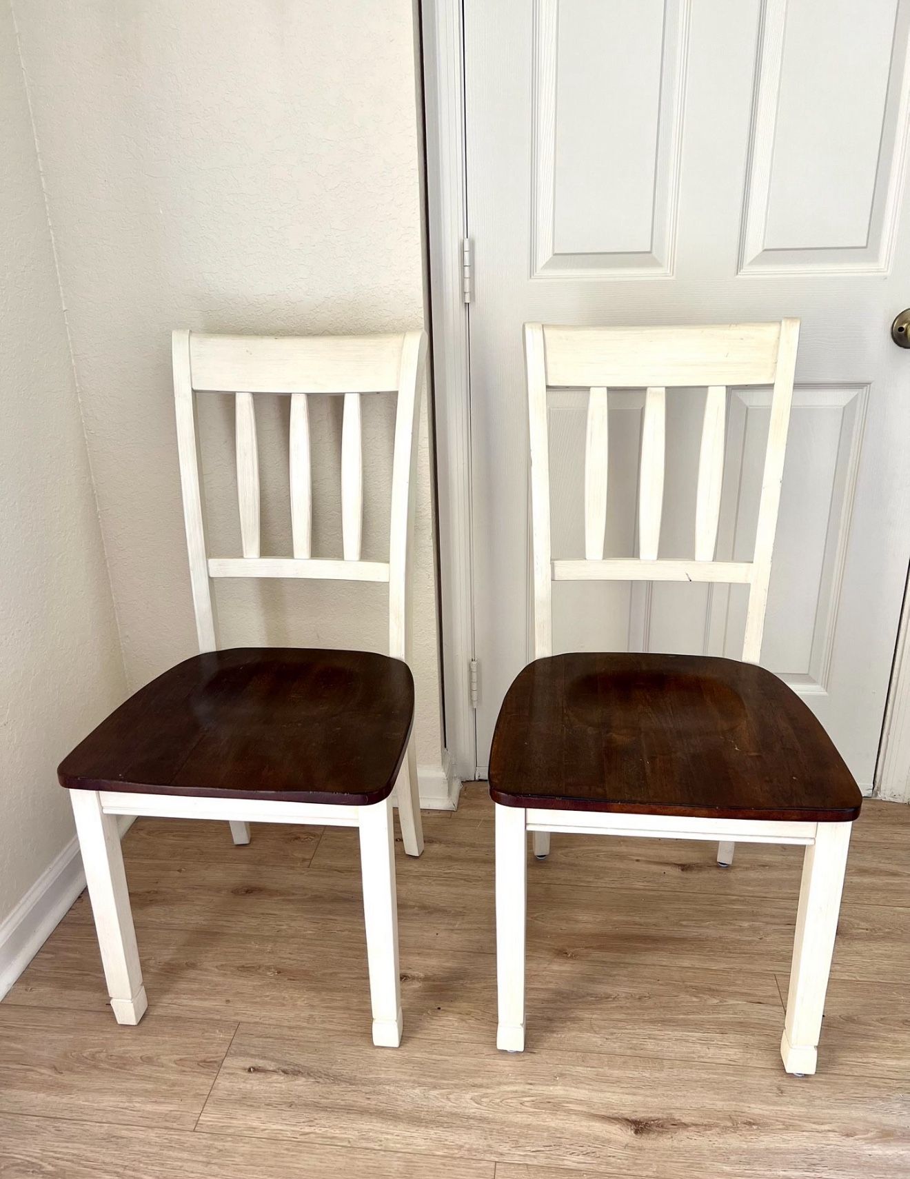 Excellent Condition!! 2 Ashley Furniture Whitesburg Brown Cottage White Dining Side Chairs I’m located in Kissimmee near The Loop Mall