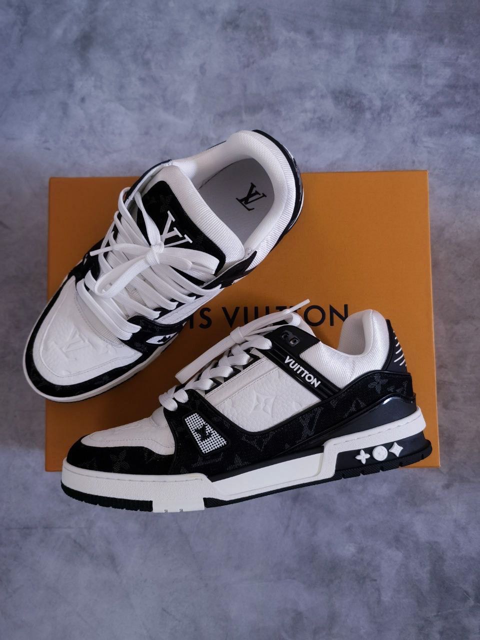 louis vuitton trainer black and white