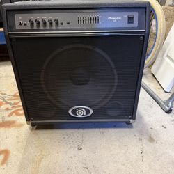 Ampeg B2 200-Watt 1x15" Bass Combo