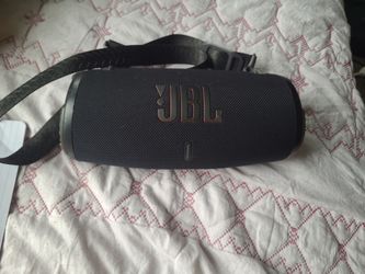 JBL Xtreme 3 Portable Bluetooth Speaker - Great Condition!