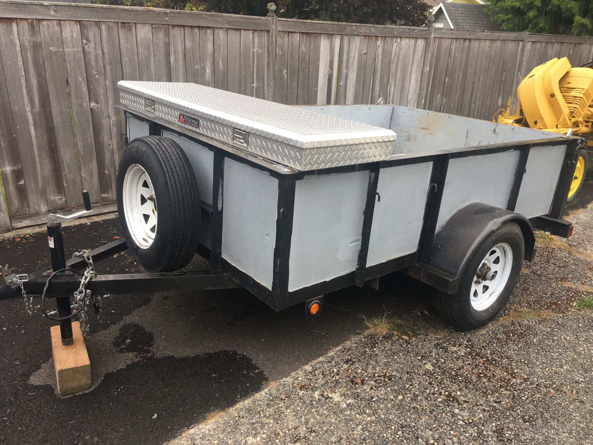 Utility trailer 8x5. New tires, spare tire, and truck box included