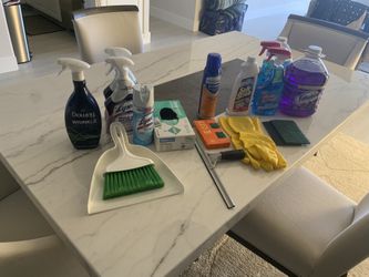 Large Lot Of Cleaning Supplies, Most Brand New - Fabuloso, windex, Lysol, Soft Scrub, Gloves, Scrubbing Pads - Pompano Beach