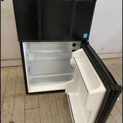 MicroFridge Mini Fridge 