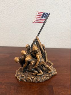 Memorial figurine decor bace
