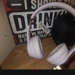 White wireless Headphones 