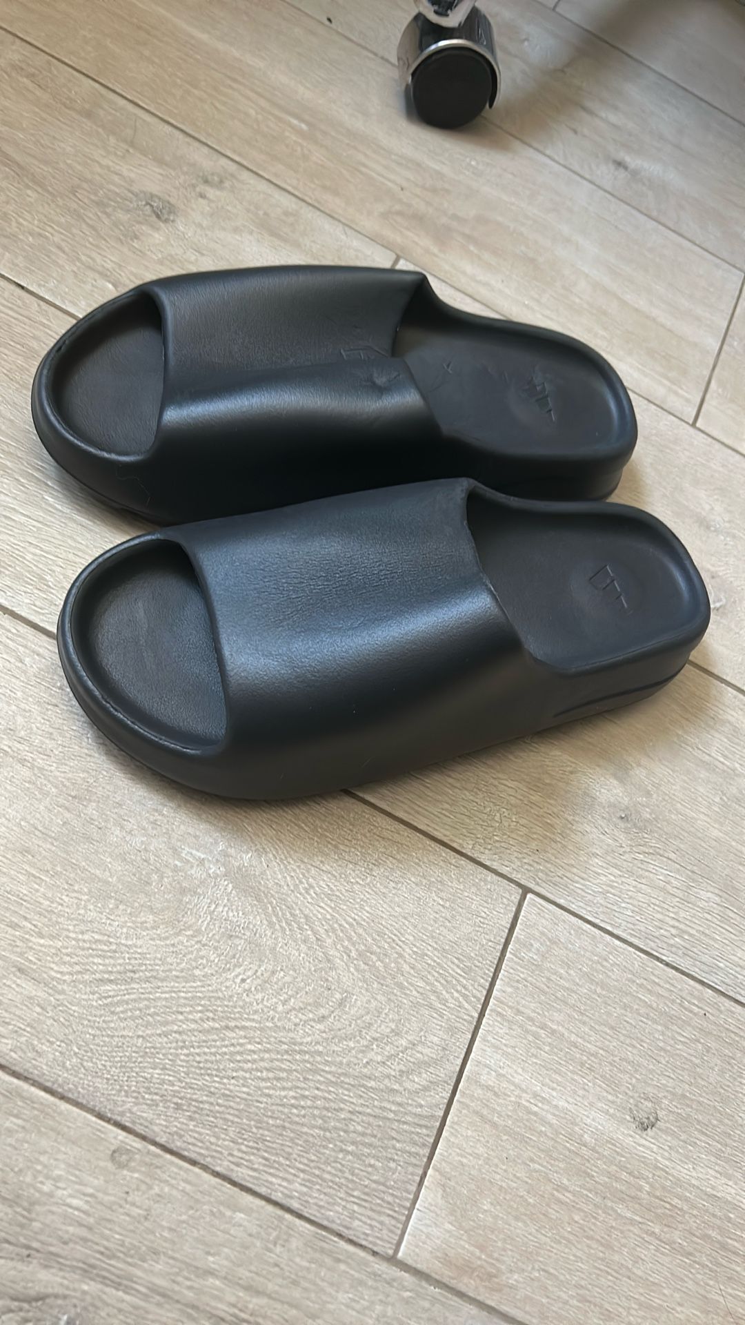 Yeezy Slide Onyx Size 11