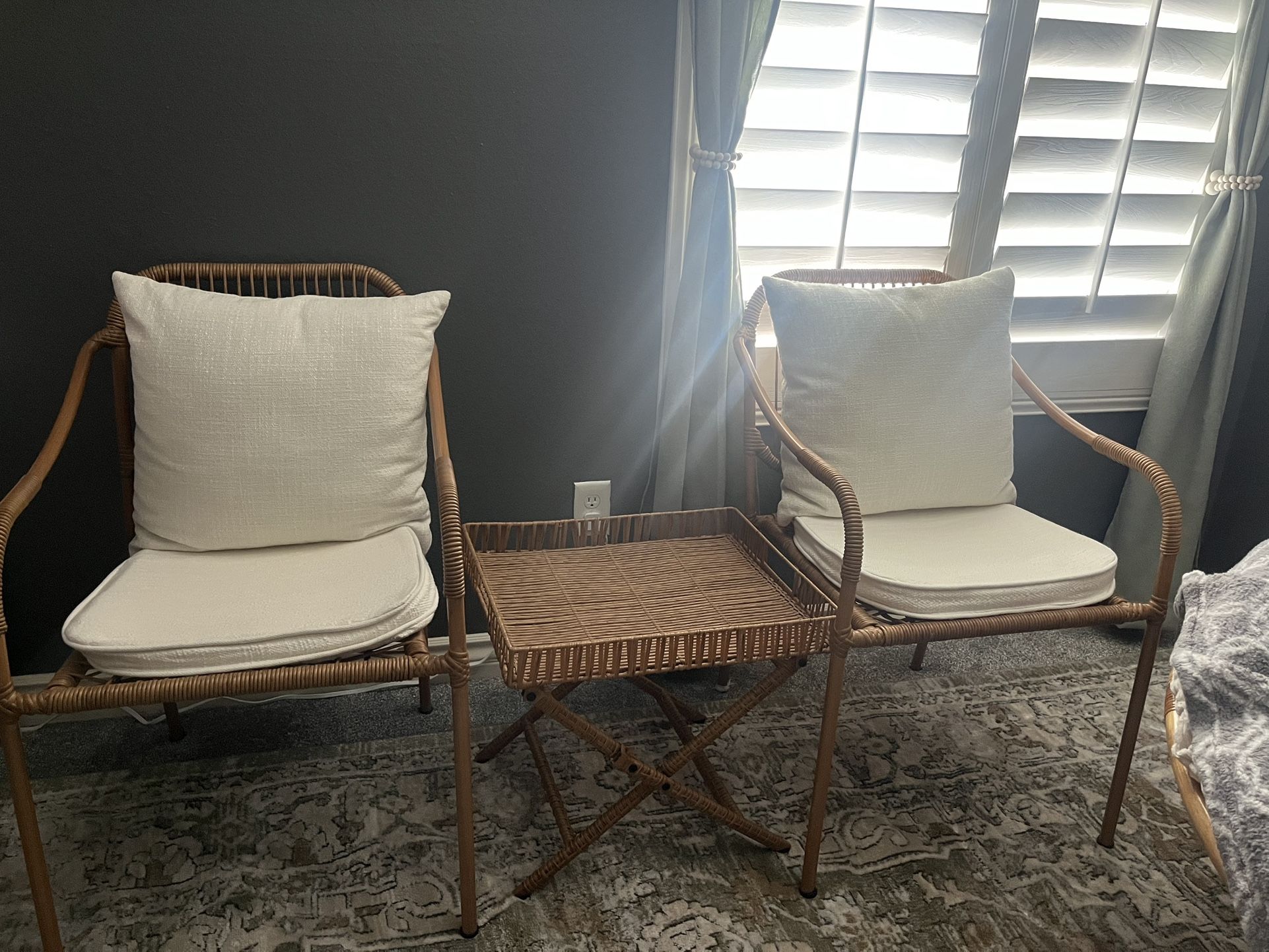 Cute Indoor/Outdoor Rattan Set!