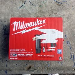 Milwaukee M12 23 Gauge Pin Nailer