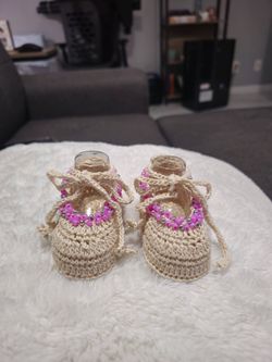 Crochet baby girl shoes