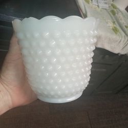Milk glass vase 