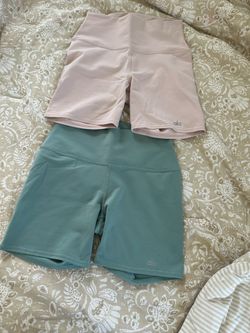 Women clothing Alo yoga, Aritzia, Lulu Lemon