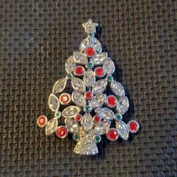 Swarovski Swan Signed Christmas Tree Brooch 