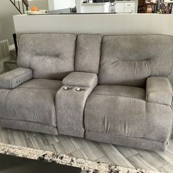 Gray Electric Recliner Sofa/Loveseat w Center Compartment /Drink Holder