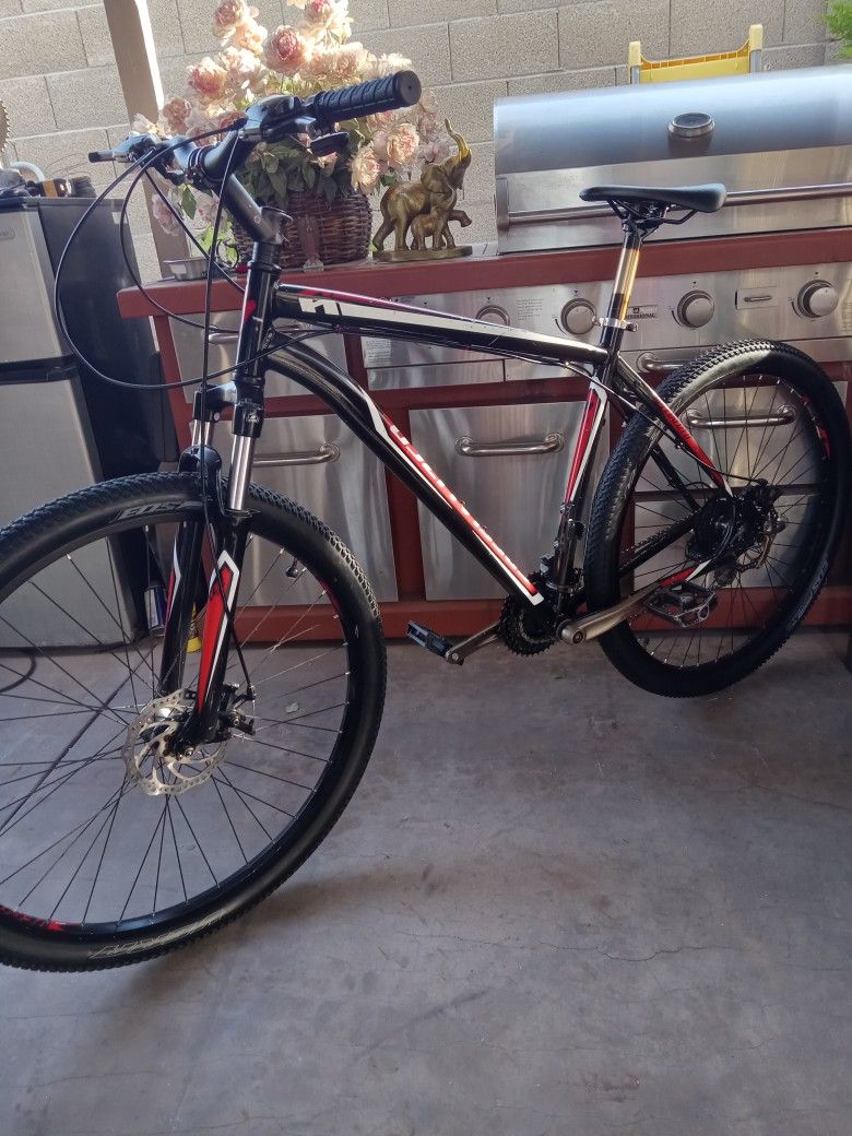 29 er BIKE SPECIALIZED FRAME SIZE LARGER DISC BRAKES TIRES SIZE 29