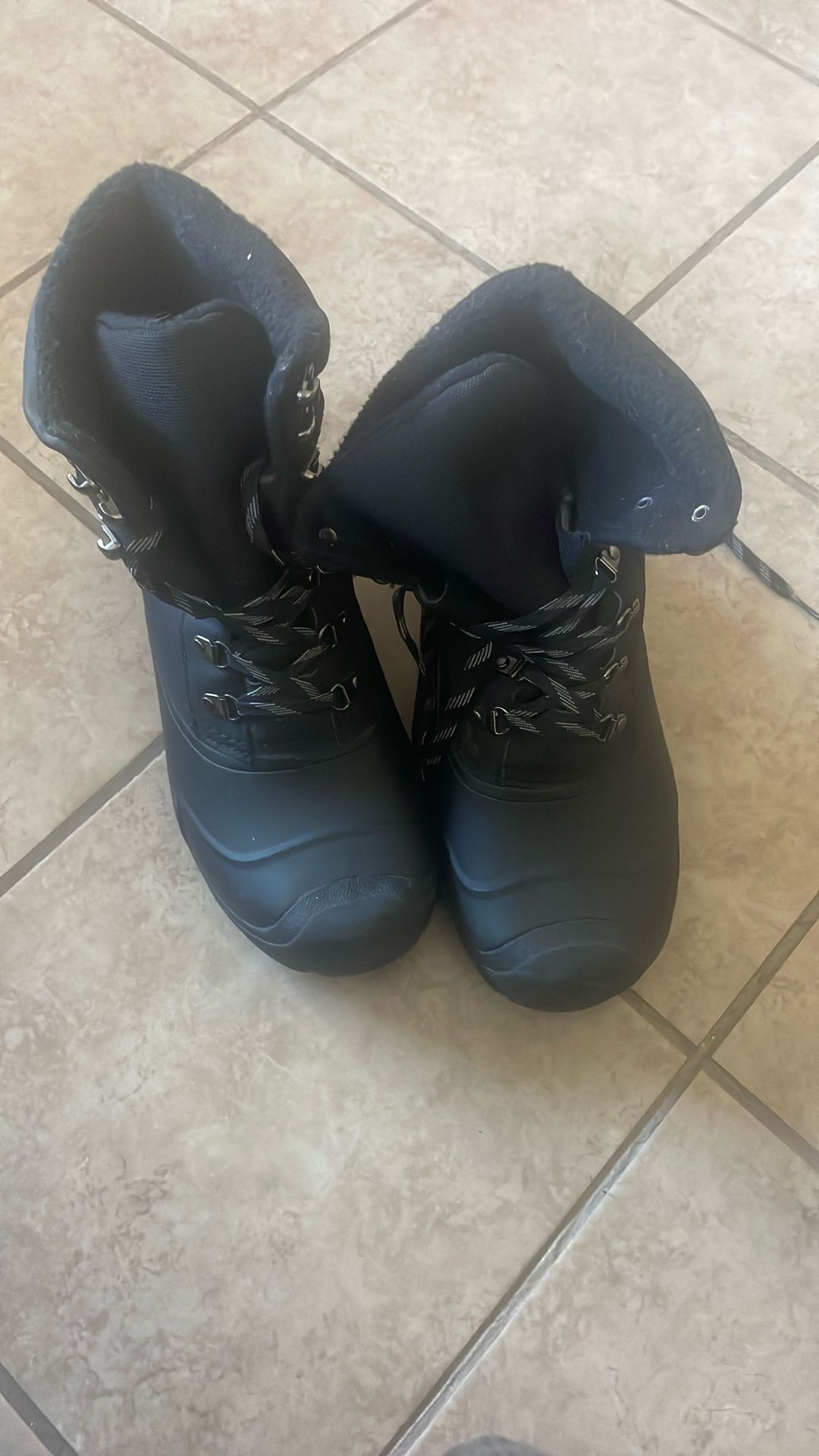 Men’s Snow Boots size 10