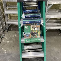 Werner 4 FT Fiberglass Step Ladder 225 lbs Load Capacity Step Ladder 