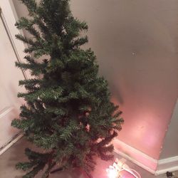 New Christmas Tree 4 Ft With New Light