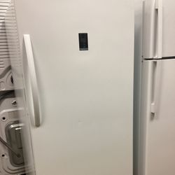 Insignia 17 cu.ft. Garage Ready Convertible Upright Freezer With Energy Star Certification 