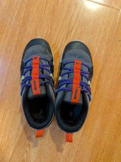 Boys new balance shoes size 10 kids