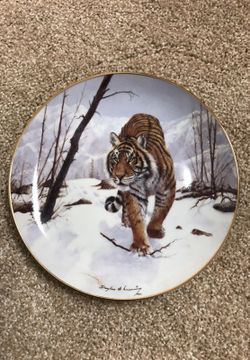 Tiger printed decorative plate