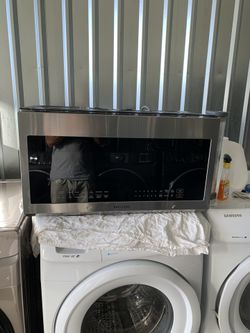 Brand new Samsung microwave with vent
