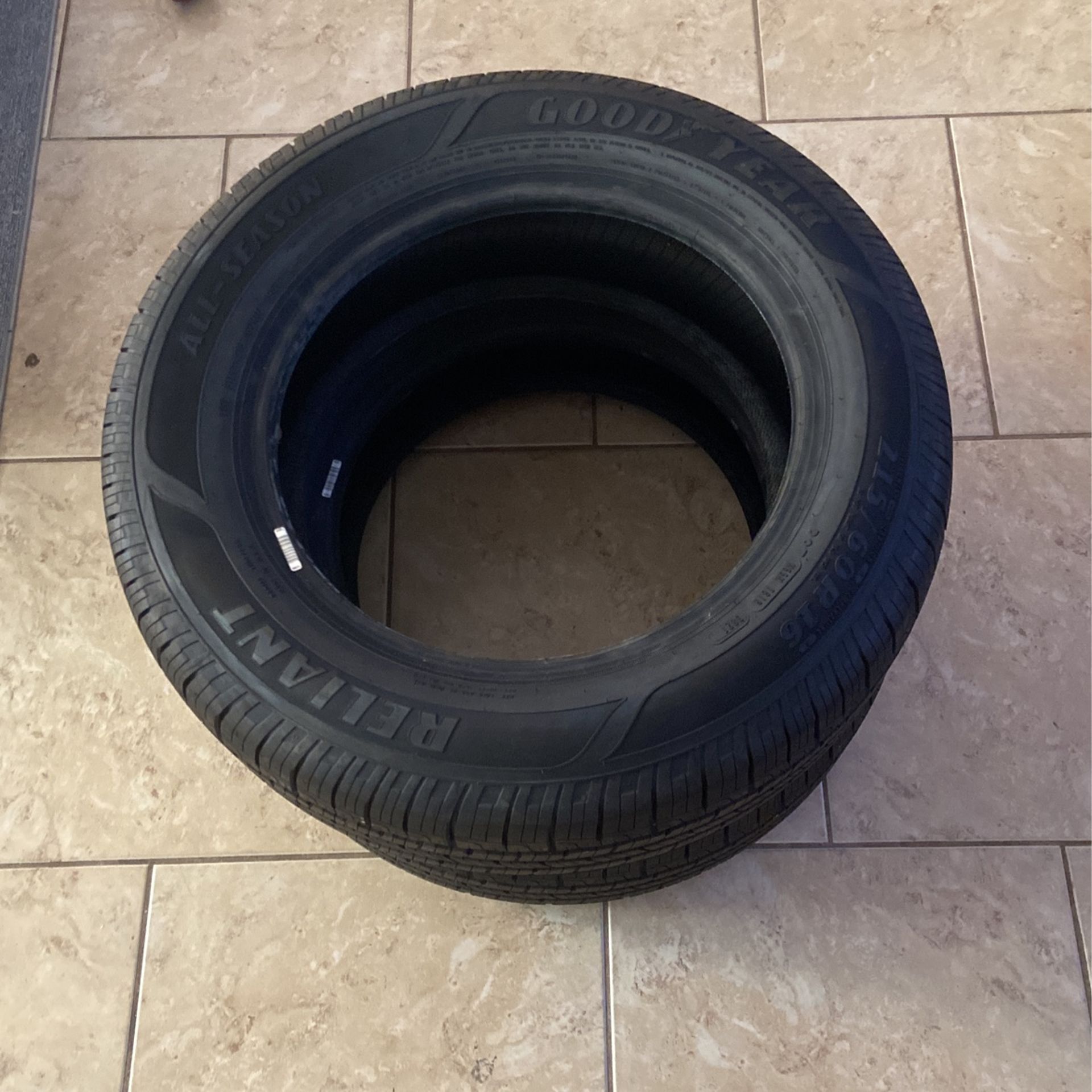 Goodyear Reliant All-Season 215/60R16 95V All-Season Tire New
