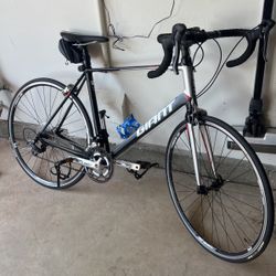 Giant Rode Bike 