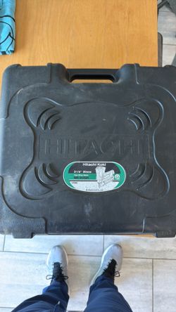 Hitachi Koki NR 90GR Nailer
