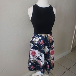 dress with flowers for girl Size M