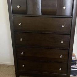 Dresser, headboard/footboard & nightstand