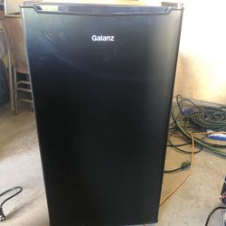 Galanz Single Door Mini Fridge 3.3cu.ft