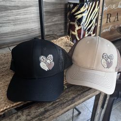 Cream Hat Leopard Heart 