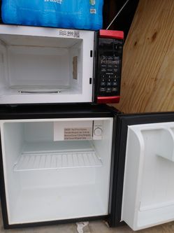 Mini ice box icebox setting microwave good condition works fine B .O .