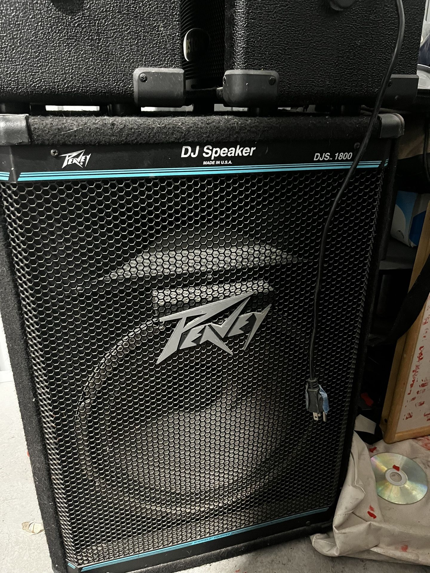 DJS 1800, 2 Kustom Model KSC10 Speakers