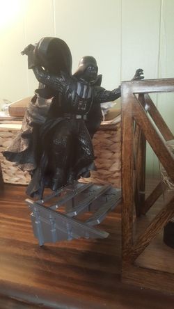 DARTH VADER FIGURE