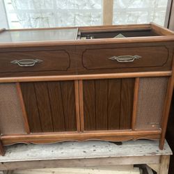 Magnavox 