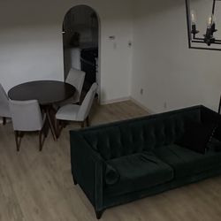 84’ Modern Tuften Hunter Green Velvet 