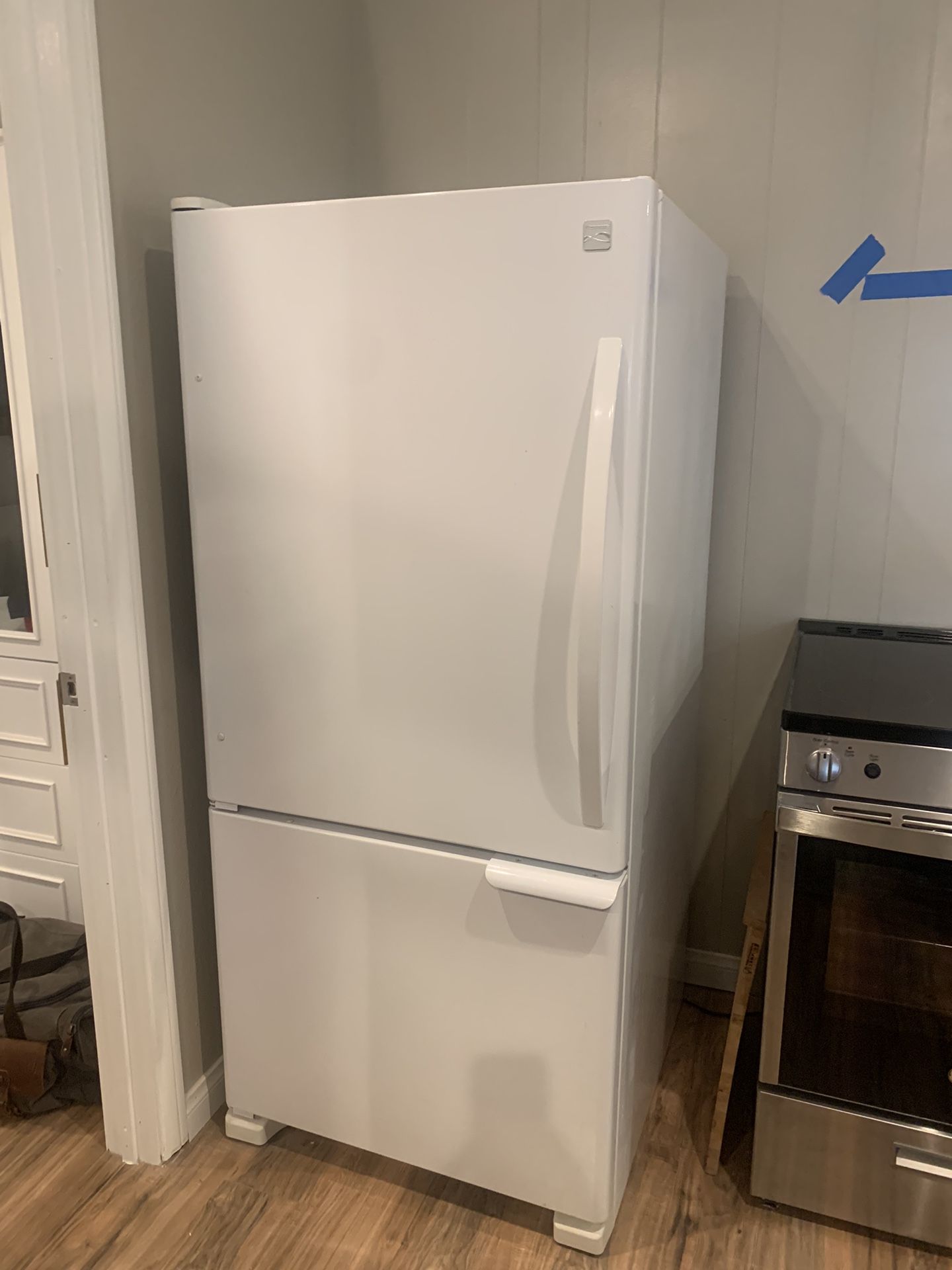 Kenmore 19 cubic ft Bottom Freezer Refrigerator - White