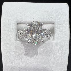 ✨Sparkle and Sopistaication:  5.50ct Lab diamond Ring✨💎