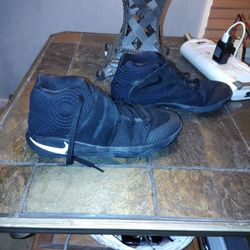 woman basketball shoes 