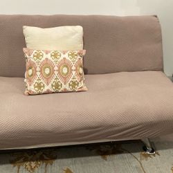 Old Futton/bed Opens & Closes Into Bed 