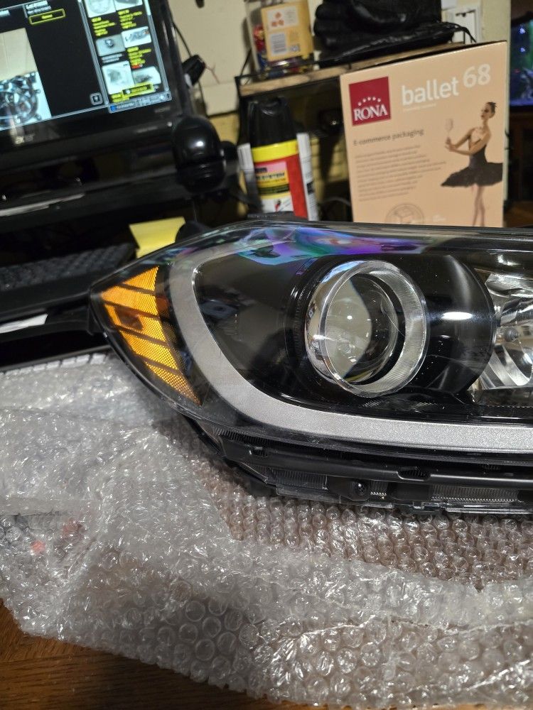 Hyundai Elantra Right Hand Headlight Headlamp Fit 2017 - 2018 Halogen Projector Oe # 161